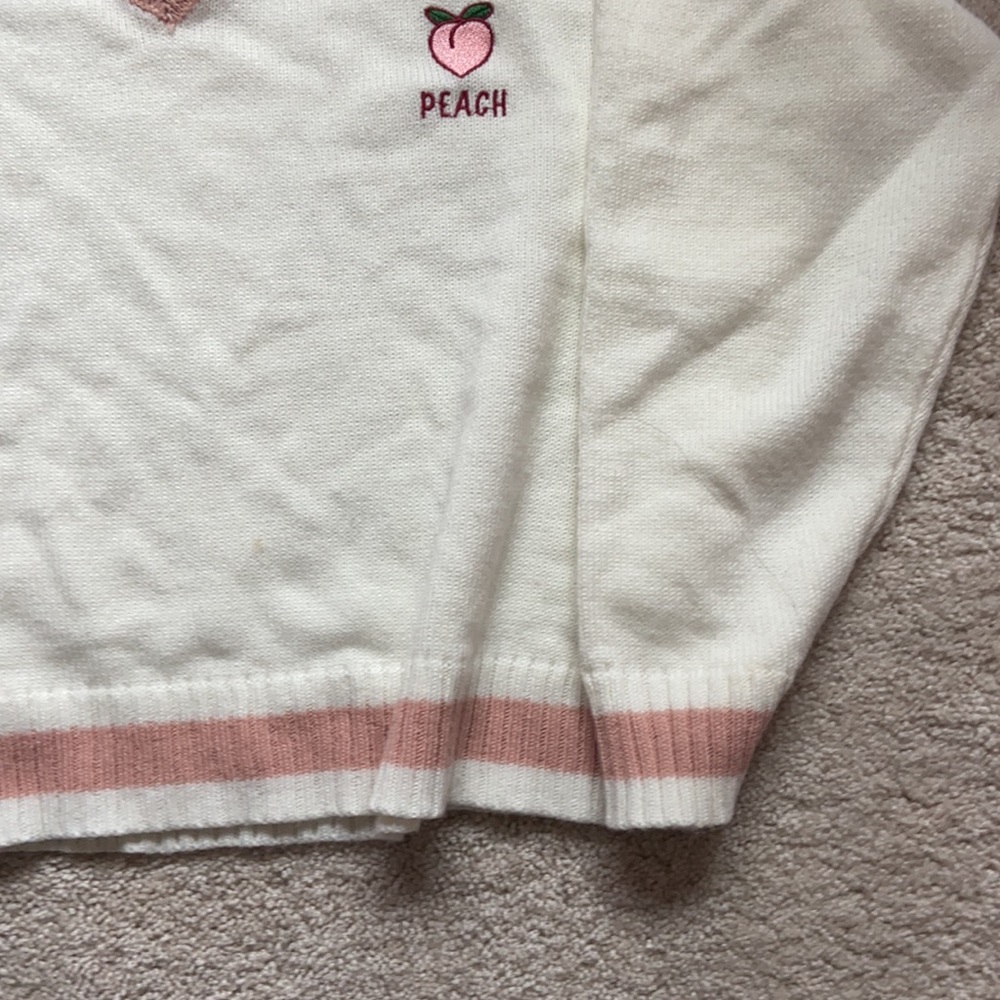 embroidered peach v neck sweater - Picture 5 of 7